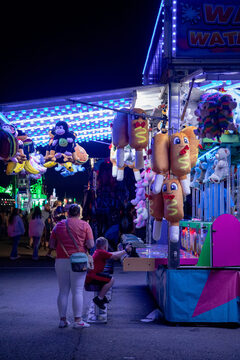 Throughout the fair water gun games draw in large crowds as an adrenaline rush-filled easy game to win. Toward the end of the night, a small child eager to still win a prize dragged their parent to the stools and sat down waiting for an opponent. 