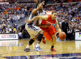 Brandon Triche drives past a defender into the lane.